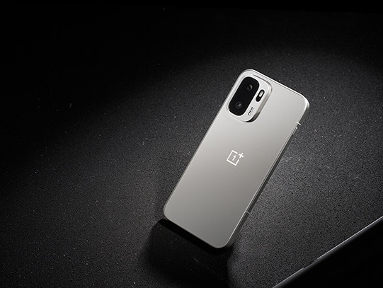 「鲜Phone画报」一加 Ace 6 至尊版｜硬核气场，玩家信仰