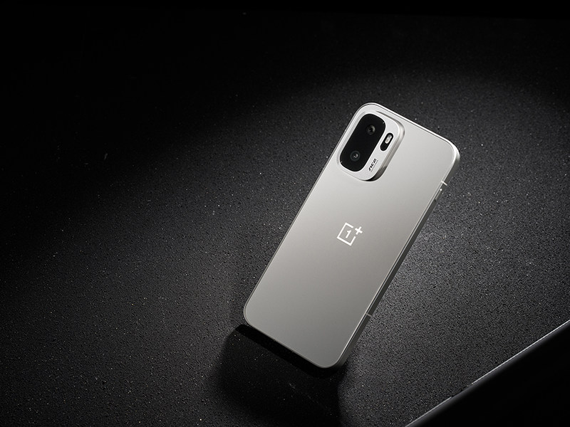 「鲜Phone画报」一加 Ace 6 至尊版｜硬核气场，玩家信仰