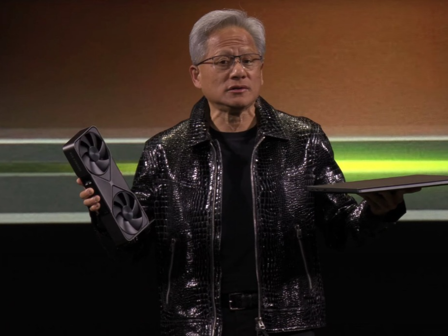 老黄：穿着鳄鱼皮走上 AI 的“登月轨道”