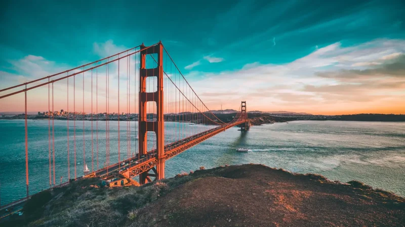 The Golden Gate's Timeless Majesty-HeadTechPro
