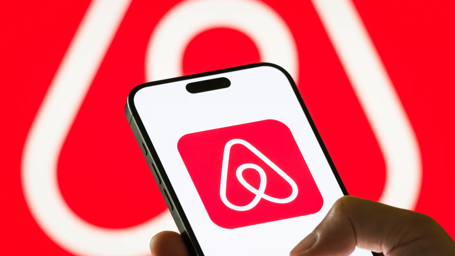 Airbnb shares rise on revenue beat, stronger-than-expected forecast-HeadTechPro