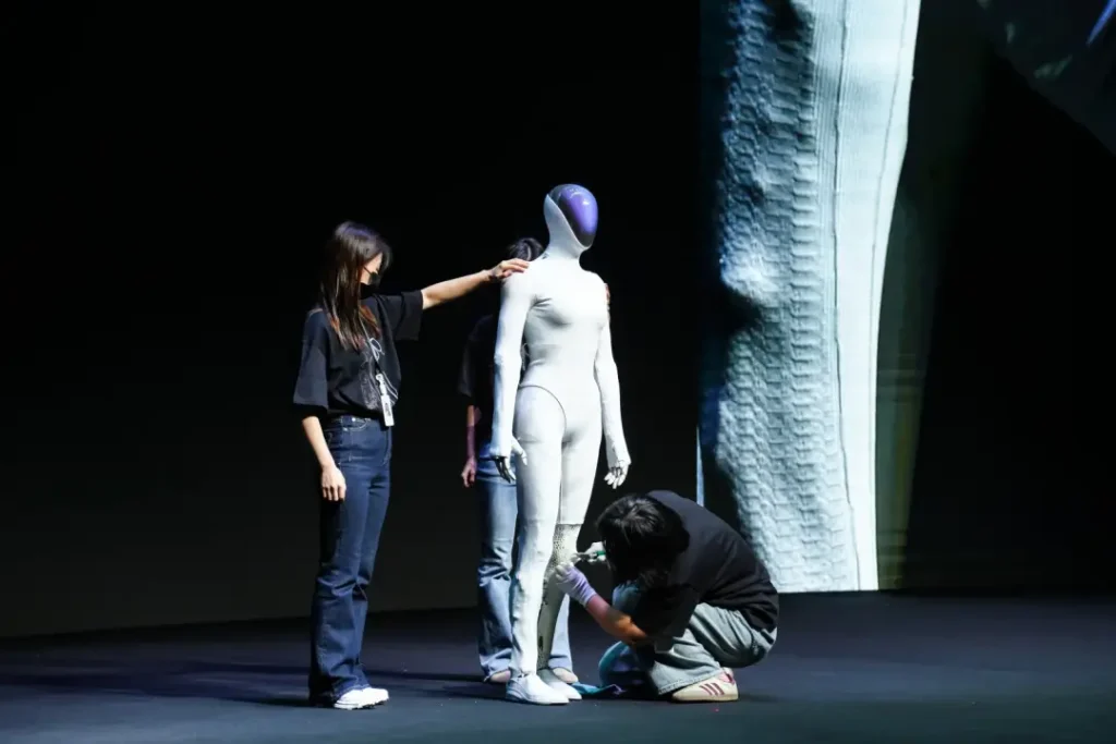 Musk praises Xiaopeng Robot (1)