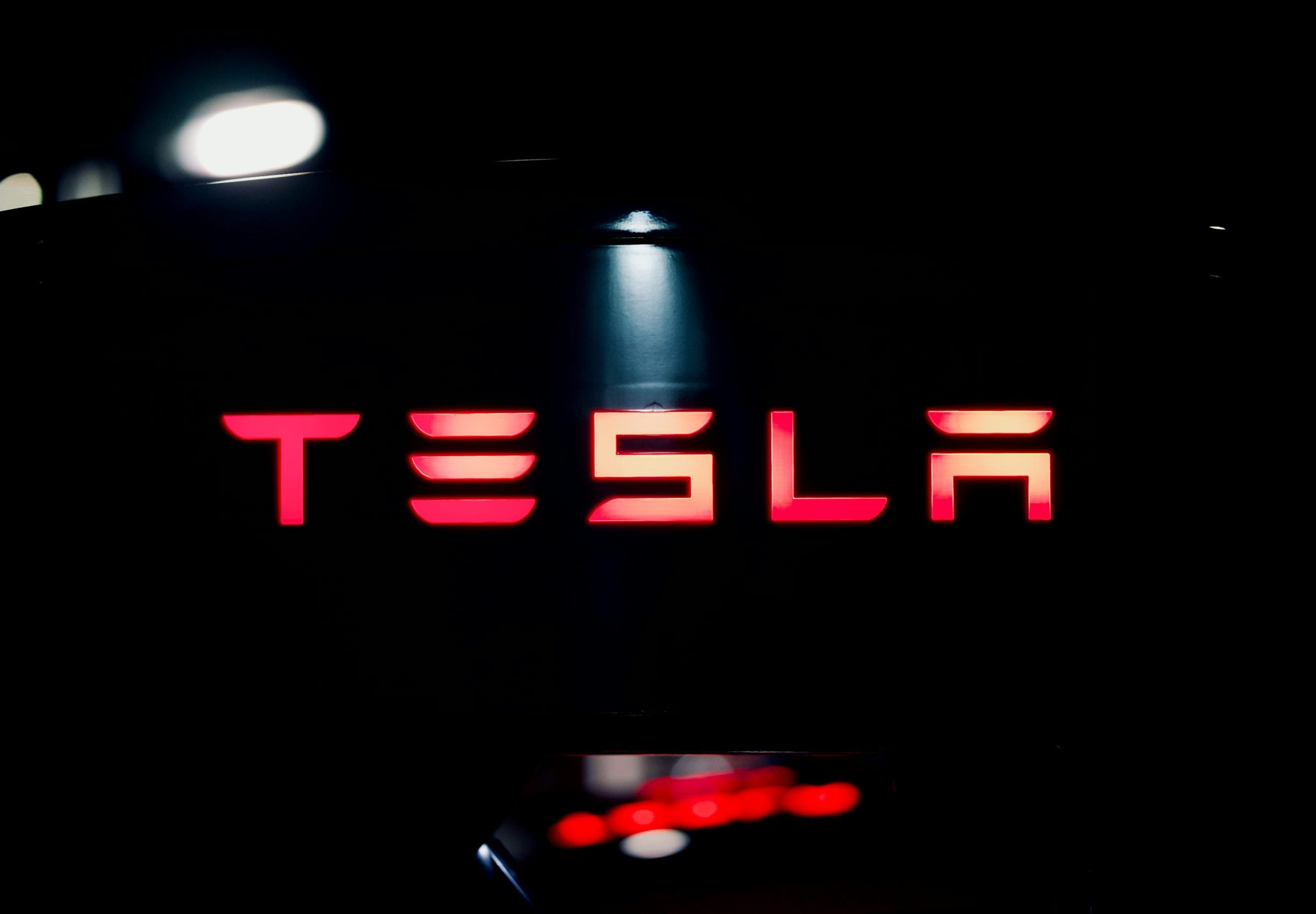Tesla's shipments in China have returned to a downward trend: a year-on-year decrease of 9.9% in October and a month on month drop of 32.3%-HeadTechPro