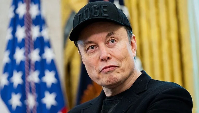 Tesla shareholders' meeting approves Musk's $1 trillion compensation plan-HeadTechPro