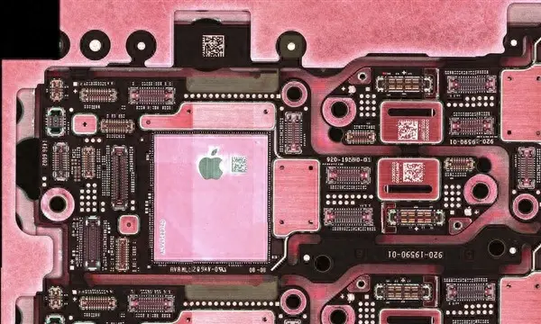 HeadTech: Massive iPhone 18 Pro Leak Hits Apple! Apple’s Risk Diversification Backfires as India Becomes Its Biggest Liability-HeadTechPro